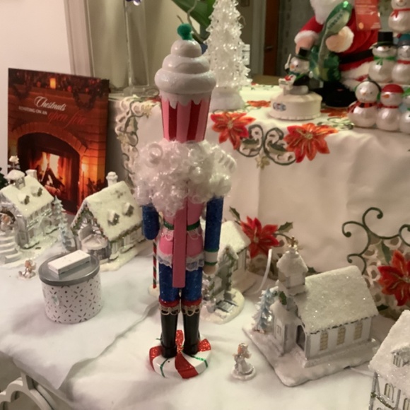 Candy cane nutcracker - Picture 5 of 7